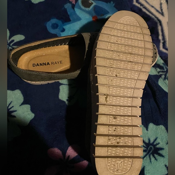 Danna Raye shoes. Size 10 in grey. - Picture 2 of 2